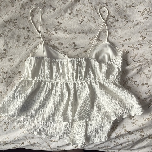 White tank top with front bow tie - Picture 2 of 2